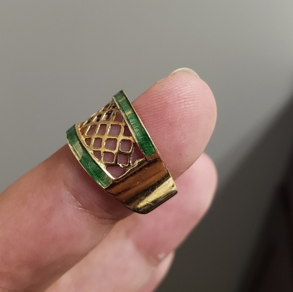 14k solid yellow gold band size 7.5 - Picture 4 of 8